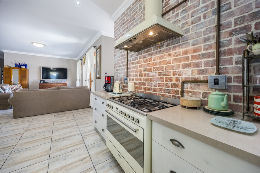 5 Bedroom Property for Sale in Graanendal Western Cape